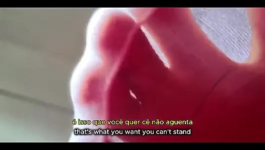 Cewek raksasa yang kejam memerintahkan pria kecilnya yang sengsara untuk mengendus memeknya