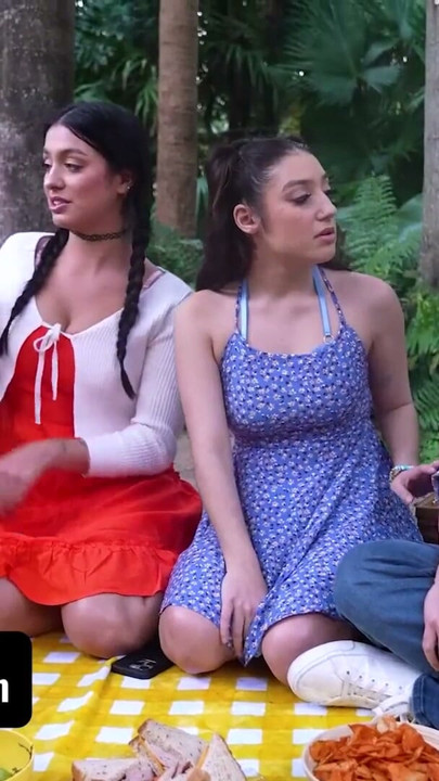 Violet ve Violet üvey babalarının büyük sert yaraklarını yakıcı bir tutkuyla özlüyor - daughterswap | Klip 1