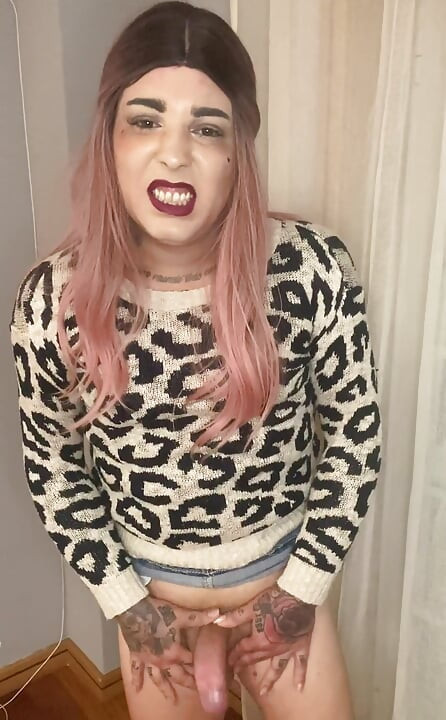 ジャガー柄のジャケットとデニムスカートを着て、特にセクシーに感じましたが、気に入りましたか?