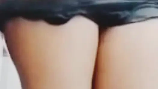 Hintli desi köylü kız banyo yaparken mastürbasyon yaparken yakalandı