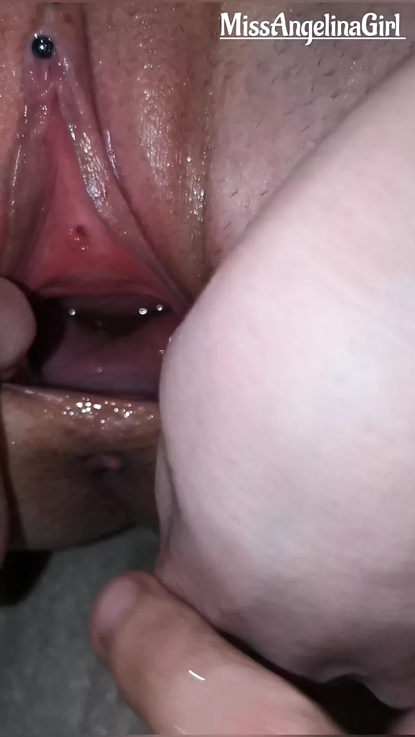 Did a fisting and peed in the pussy