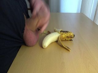 Sperma auf Essen - Banane