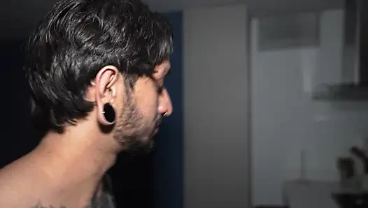 Listrik padam dan saya terangsang, saya meniduri rekan kerja suami saya