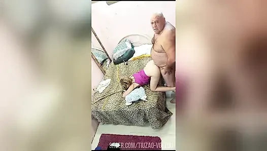 ЕЙ НРАВИТСЯ, КАК ЭТО, ЕЙ 24------ ЛЕТ, И ОНА ХОЧЕТ ПОПАСТЬ НА ВСЕ ЧЕТВЕРЕНЬКИ