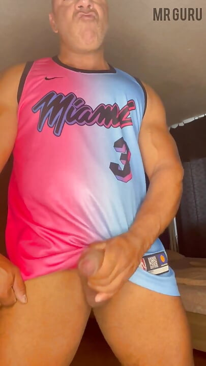 Mr Guru Solo Bodybuilder Daddy Wank