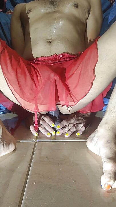 Hetero de saia e gay curioso sozinho