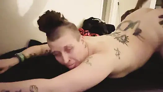 Pembe amcığını sikerken ne kadar yetenekli olduğunu görmek için ikinci bir röportaj ayarladı