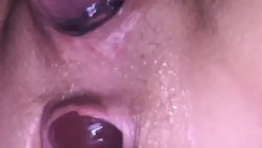 Amında büyük dildo varken çift uçlu dildo götüne kadar