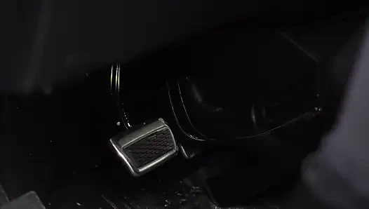 Tolong, mobilku terjebak di salju.