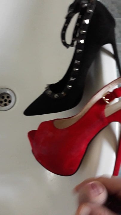 Nice cumshot on sexy shoes