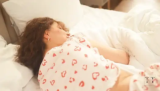 Мой бойфренд разбудил меня, делая кримпай. 4K HD команда Тима