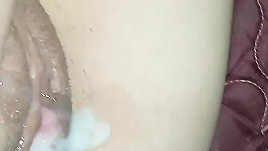 Fucking her on her side and cumming on top of her pussy