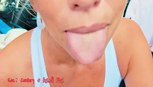 Tiefer blowjob im freien in einem öffentlichen park. Blonde MILF bekommt sperma in mund und gesicht. Harter doggystyle-fick. Komm in die muschi. Piss-fetisch.