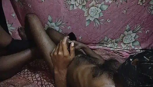 Bangladeşli ateşli evli kadın ve koca romantizmi