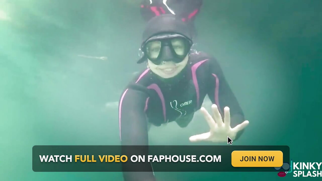 ピカピカのツーピースウェットスーツで潜る