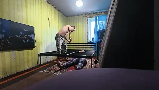 Hinter den kulissen, ungeschnitten. Wir bauen ein neues sexbett