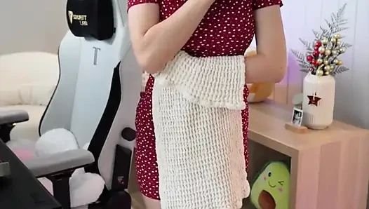 Ich ziehe mein rotes kleid hinter einem kleinen handtuch aus. elixir elf, shorts