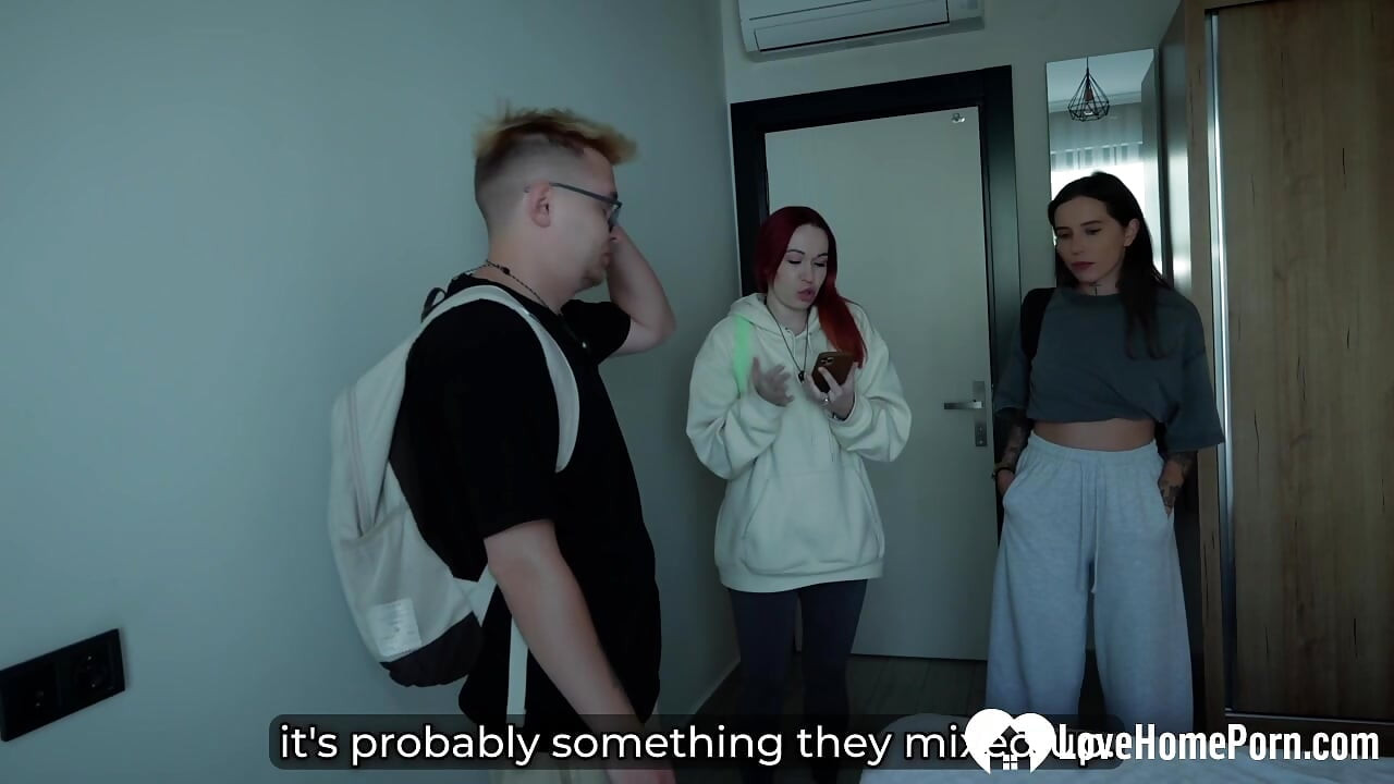 Üvey anne yatakta sikiliyor