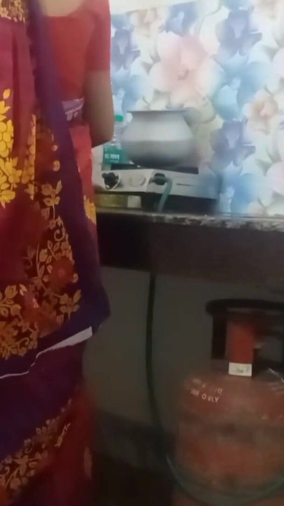 Uzbudljiv trenutak iz "Bhabhi ko kitchen pe chuda"