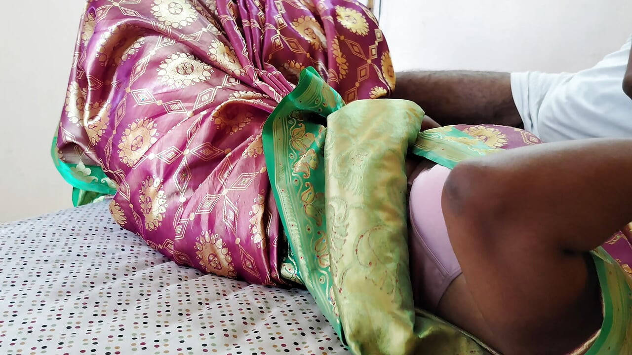 Housewife aunty tamil romance in bed