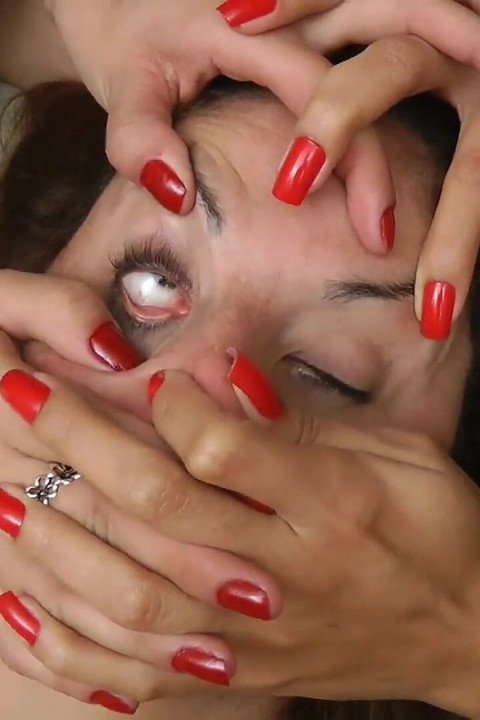 Hand Trio - the Top Models with the Perfect Hands - Nara Lemos and Kassiane Arquetti