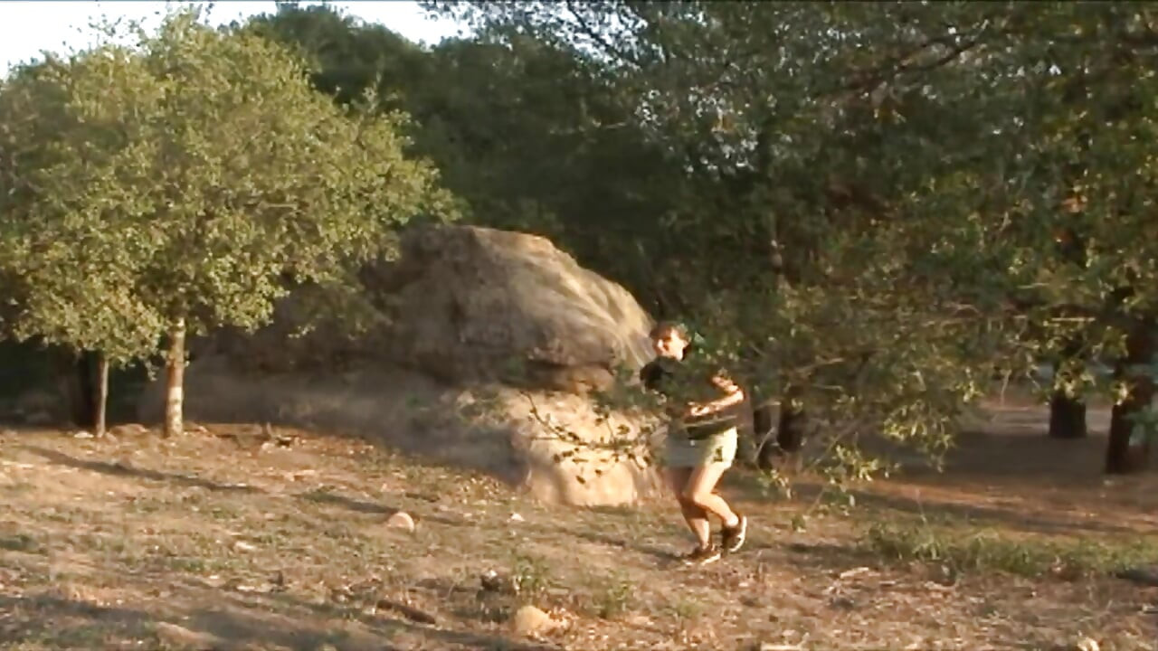 Trzy napalone laski dildoing i liżą się cipki