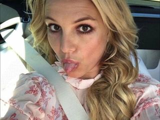 Britney Spears sexy et seins nus!