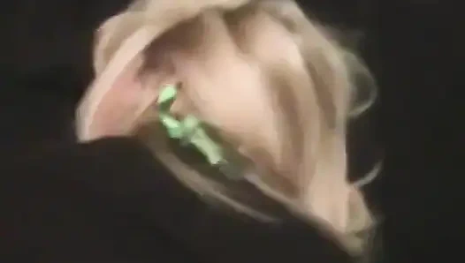 Larry dölünü silk'in sıkı götüne atıyor