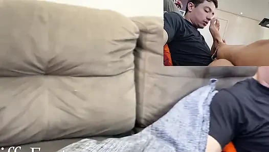 Cewek sange ini lagi asik muasin memeknya pakai stoking seksi