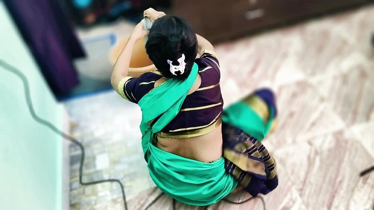 インドのメイドがサリー姿でセックス、フルヒンディー語セックスビデオ