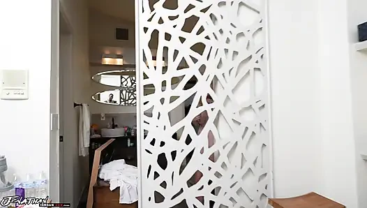 Cewek itu suka banget pantatnya dientot habis-habisan