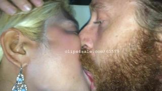 Kb e Anastacia si baciano, video 1
