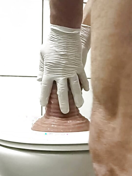 我用11釐米粗的假陽具撐開我的洞