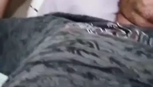 Küçük yarı topal çük sarsıldı kapalı tarafından eş