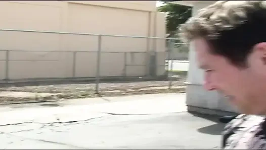 Remaja manis menyenangkan dong besar pria