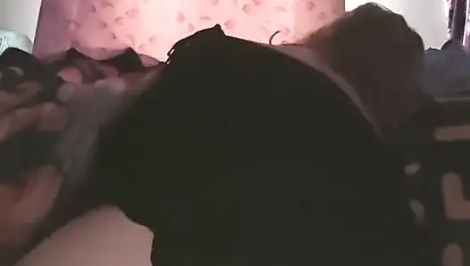 Aku lagi asik mainin memekku dan mengira ada yang mendengarku