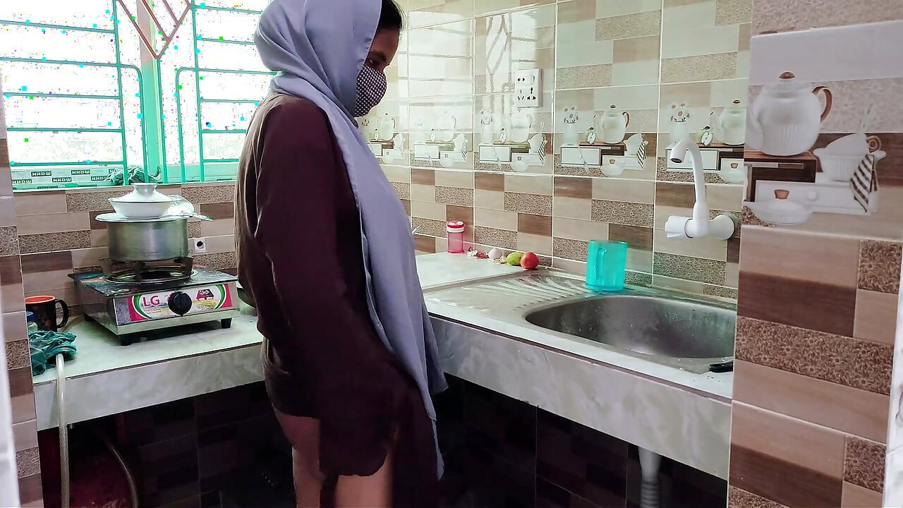 Indian hijabi stepmom fuck by stepson in the kitchen Desi xxx