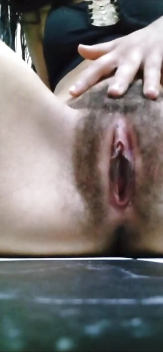 18 years old Arab Algerian of Egyptian origin playing with her pussy until she fucks profusely I want a European guy to fuck me and take pictures of me