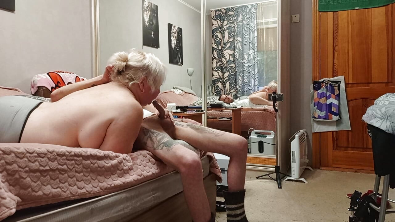 Đụ mẹ kế của tôi trong miệng cô ấy và xuất tinh sâu trong cổ họng của cô ấy với tinh dịch nóng bỏng