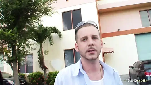 Черная крошка получает сперму в рот после хардкорного секса