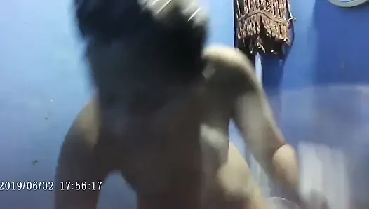 Филиппинка украдкой на видео от бойфренда ее сводной сестры