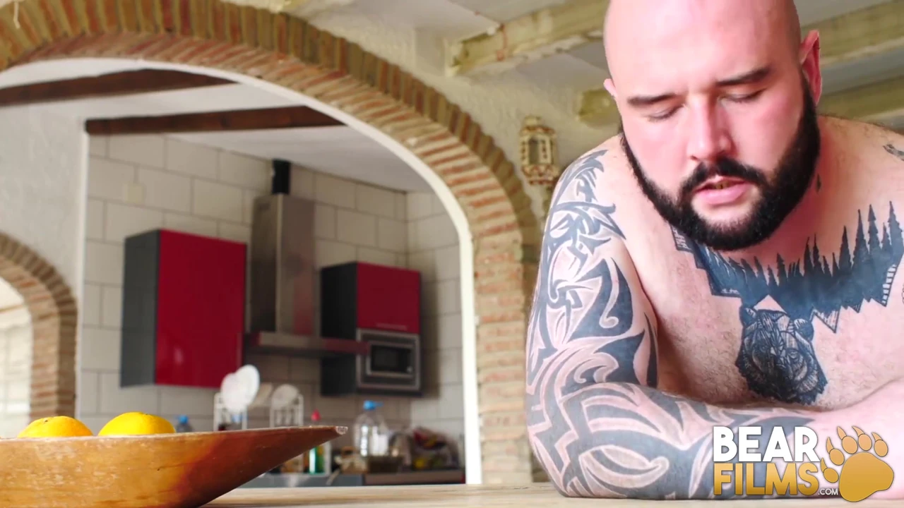 Bearfilms - Justin West sulu ayı Adam Jones tarafından sikiliyor