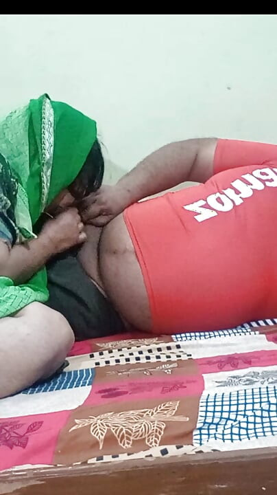 Sexo dulzón indio con repartidor de desastrostro, video hindi completo