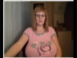 Amateur-Camgirl mit unglaublichen Eutern!