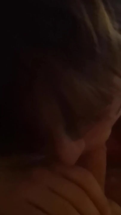 Zena mi lepo pusi