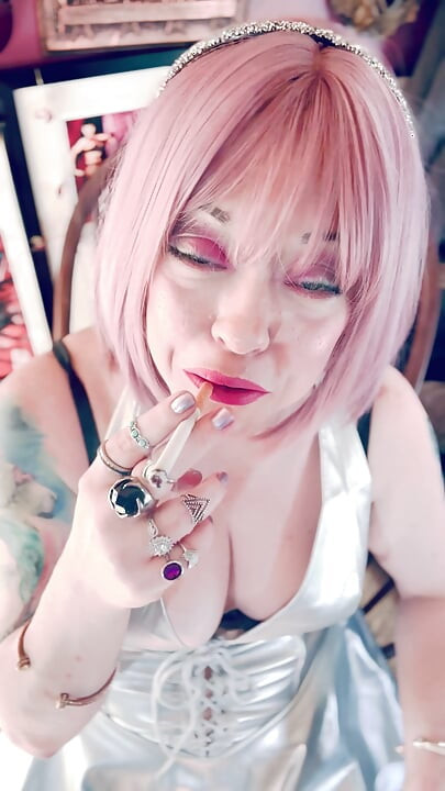 Just A Quick Cigarette With Space Girl Tina Snua - OME OMI Snap Inhales Drifting Smoke Smoking