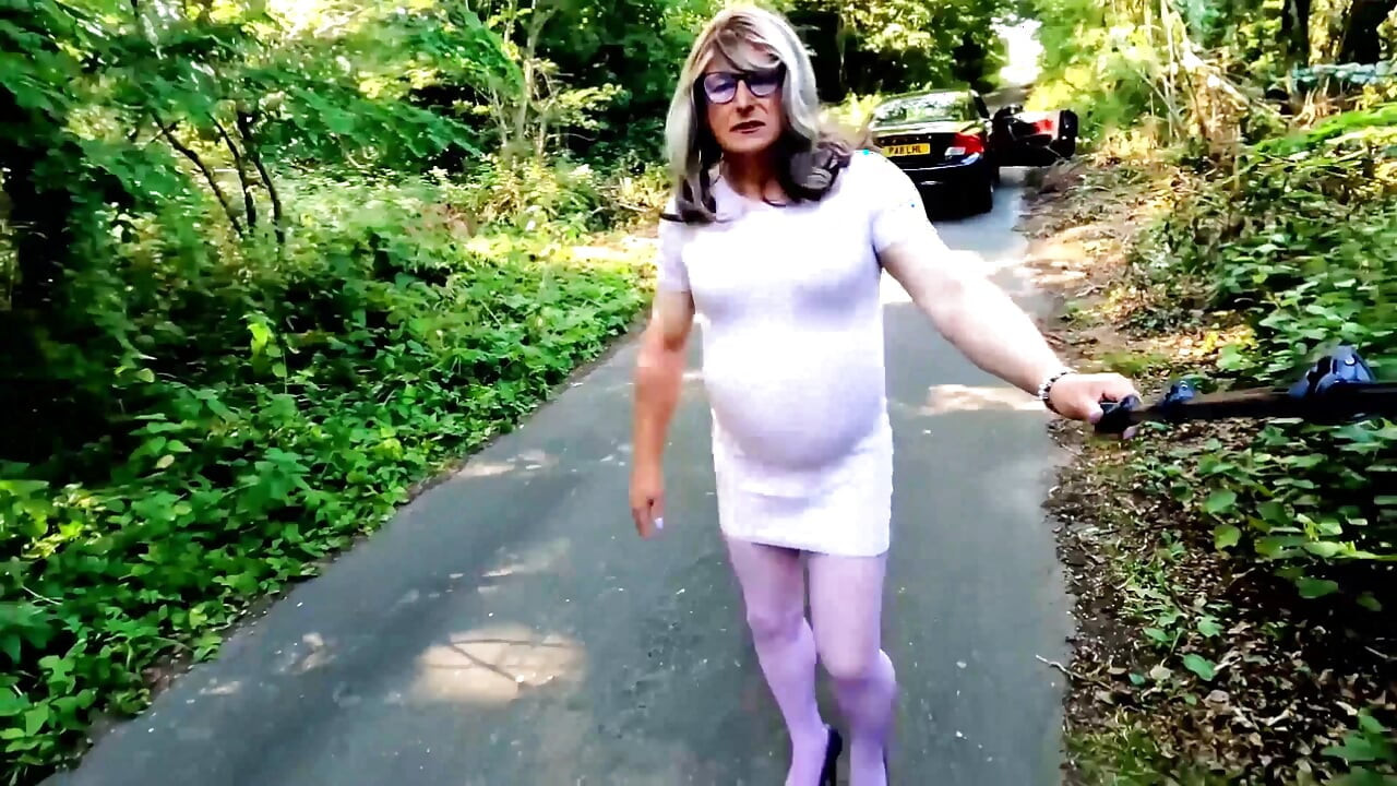 קרוסדרסר Kellycd2022 בסמטאות מאונן