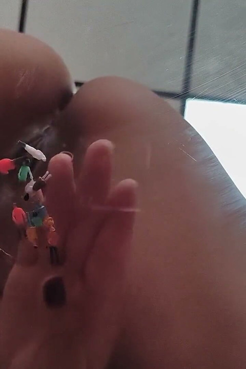 Humilliates a Tiny Line