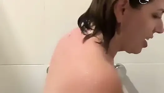 Gün için serinliyor ve sizinle birkaç düşünceyi paylaşıyor