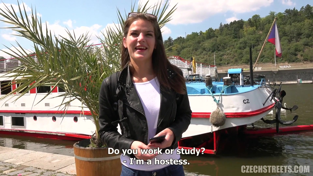 チェコの街 - 史上最もシャイな女の子